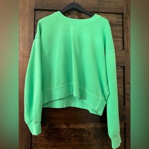 perfectly oversized cropped pullover- SCREAM GREEN!